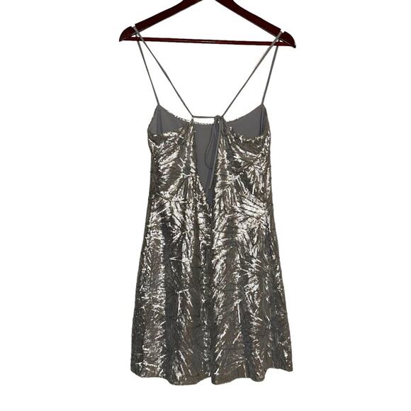 NWOT Dress The Population x Cosmopolitan Kimberly Sequin Mini Dress in Platinum - Picture 4 of 9